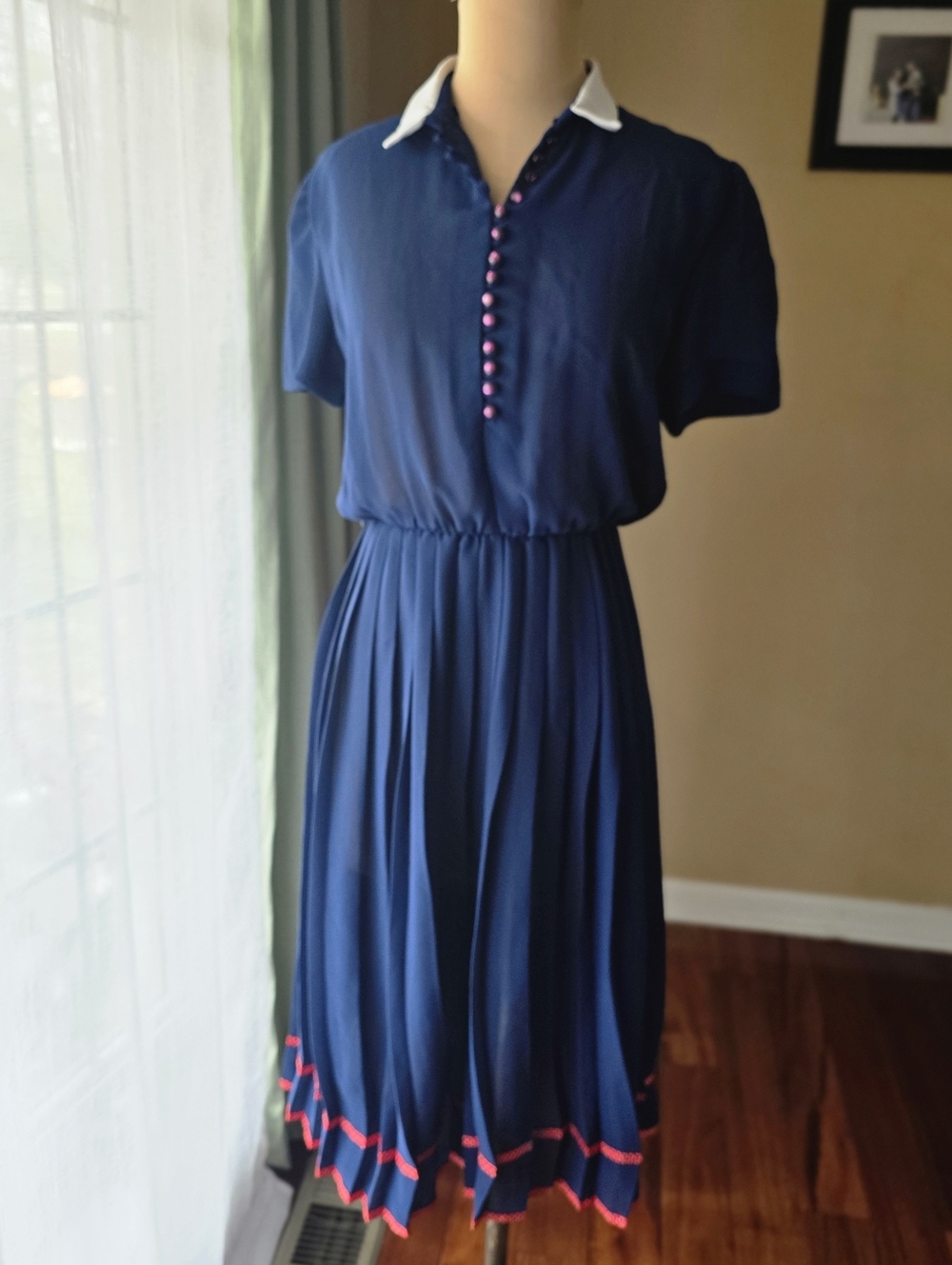 Vintage Algo 1940's Pleated White Collared Dress with Red Trim - Size Small